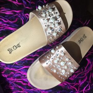 Light Pink Brash Sandals with Gemstones and Pearls